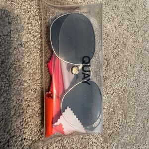Quay Australia Jezabell Sunglasses w/ Clear Case with Pink-Orange Cleaning Cloth